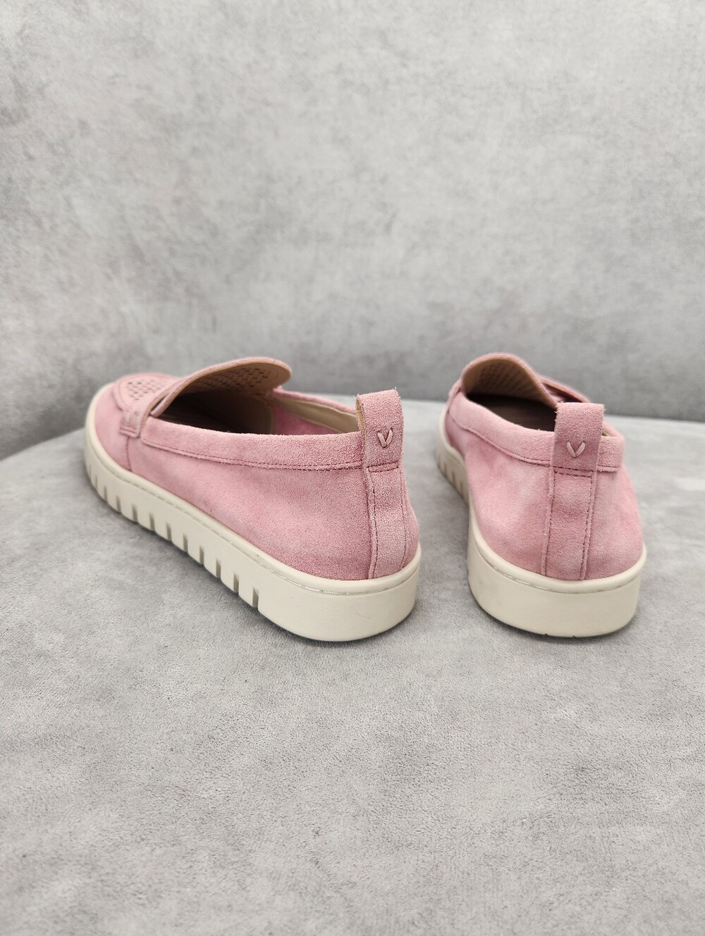 Vionic Penny Loafers 9 Pale Pink Suede Uptown Perforated Comfort Preppy New $145 - Picture 11 of 16